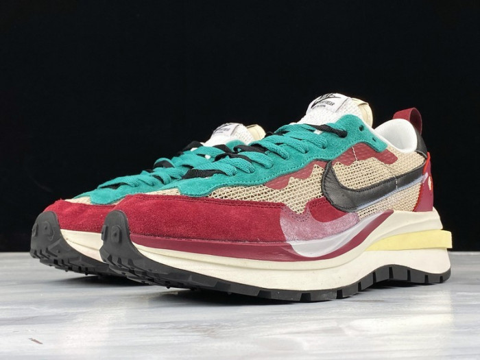 sacai x nike regasus vaporrly sp beige purplish red grass green bv0073-102