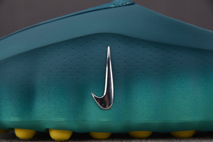Nike Mind 001 