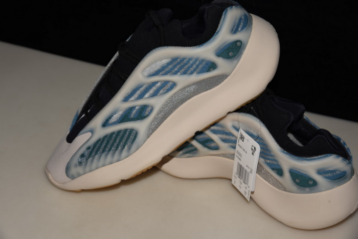 eezy boost 700 v3 kyant gy0260