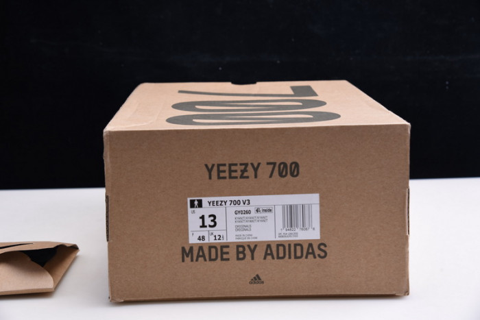 eezy boost 700 v3 kyant gy0260