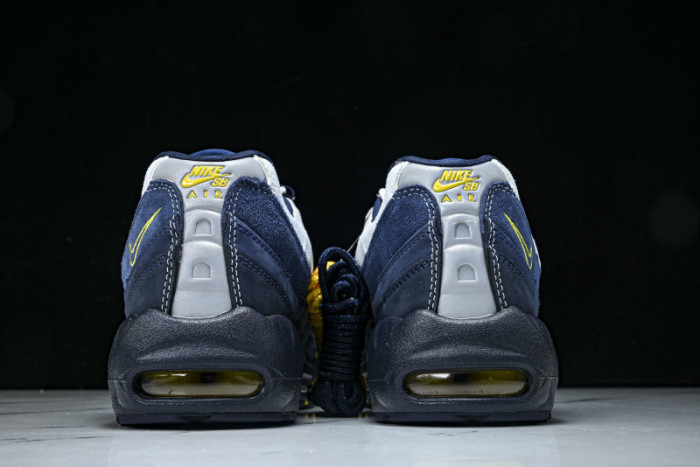 Nike Air Max 95 SB Eric Koston Obsidian Speed Yellow HQ8492-400