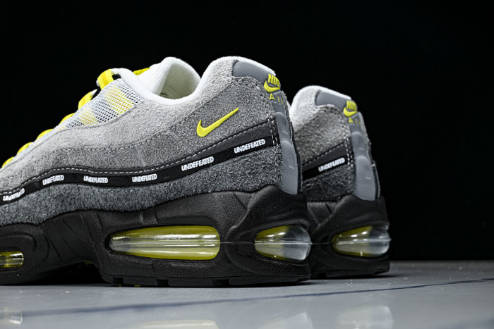 Undefeated x Nike Air Max 95 Yellow - IB4523-002